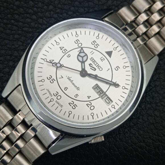 Vintage 1979 Seiko Automatic Mens Silver Watch W/daydate & Black accents - Picture 6 of 9